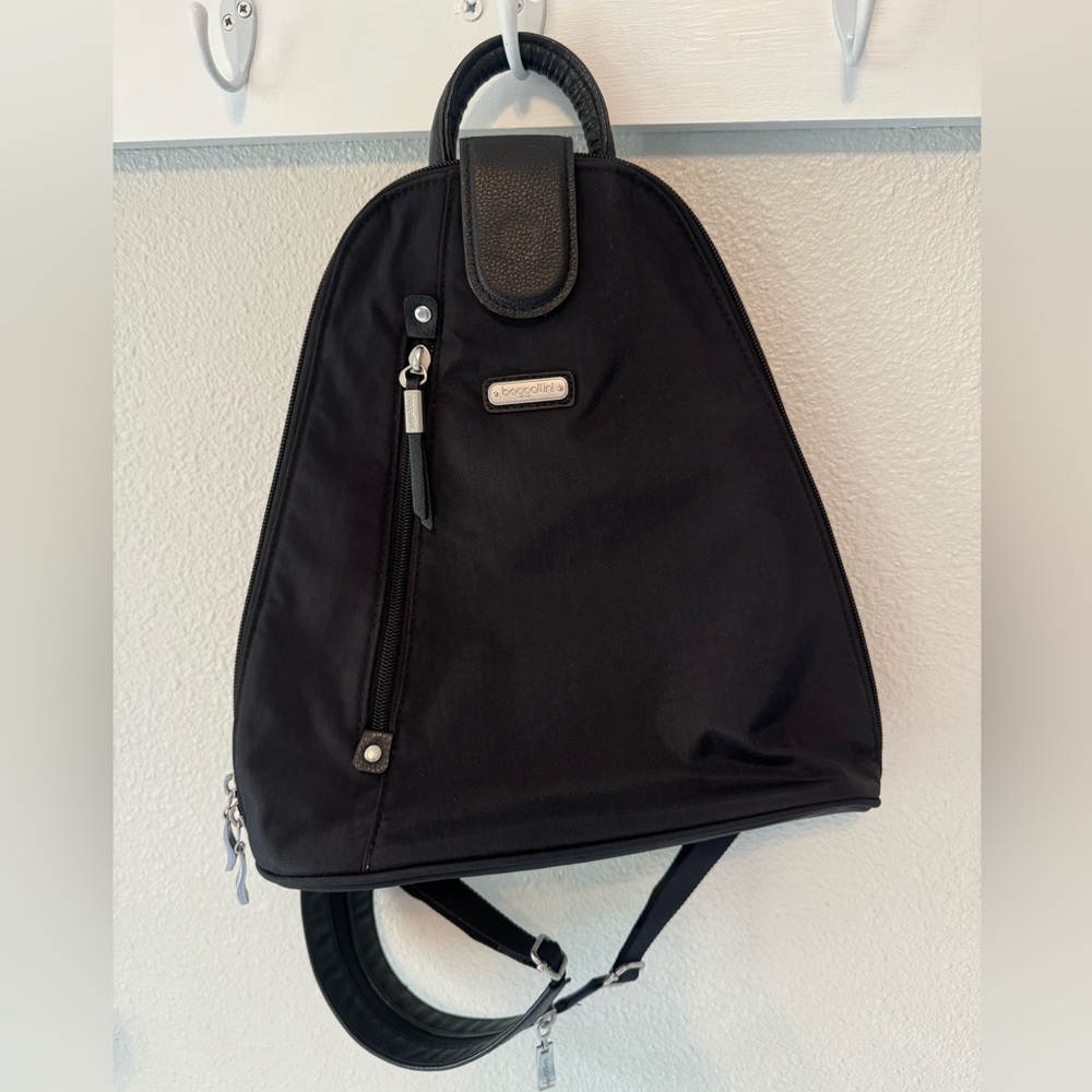 Baggallini Metro Backpack Sling Bag Black Water Resistant Travel Lightweight